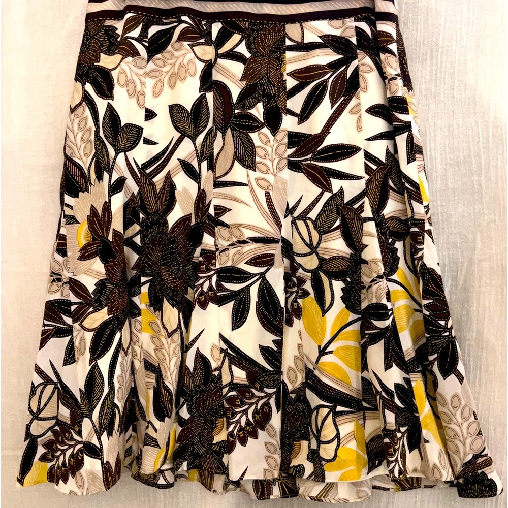 Vintage Ann Taylor NWOT sz 6
100% Fully-lined Silk Skirt